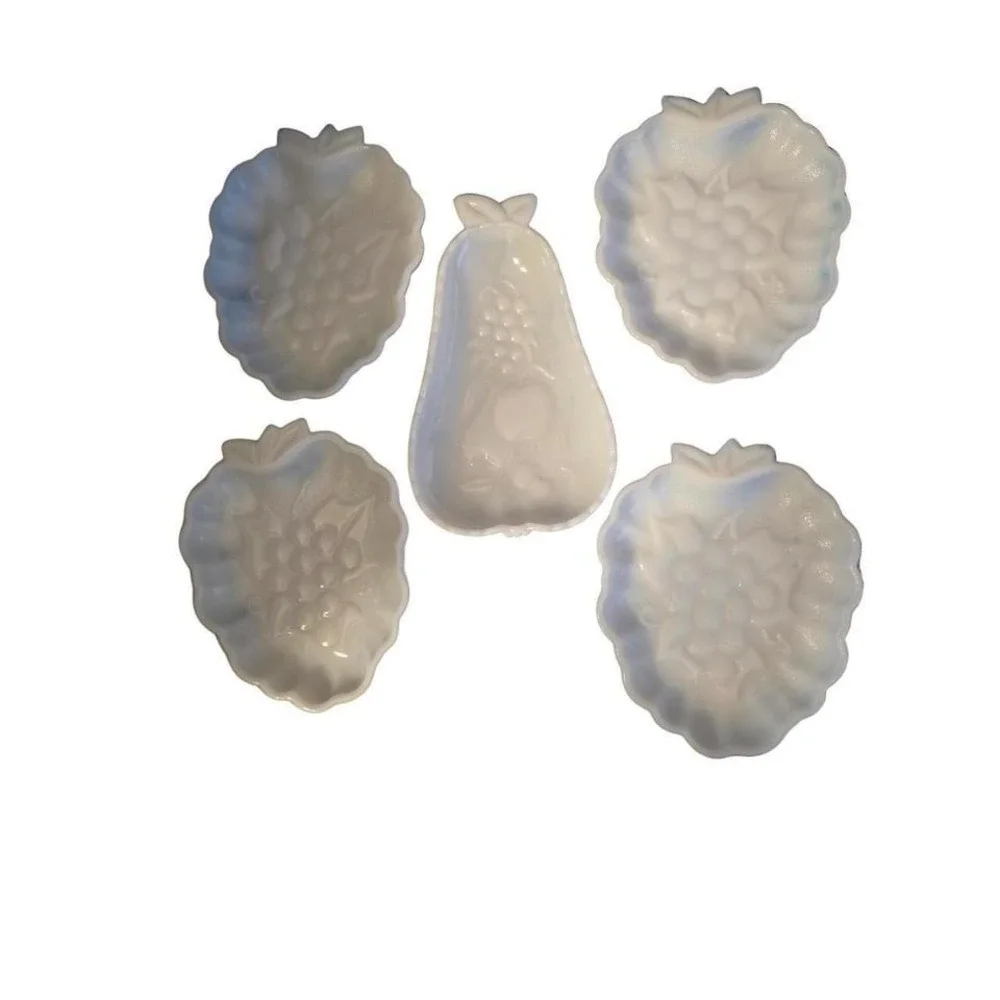 Hazel Atlas Milk Glass Fruit Shaped Bowls Pears Grapes Dishes Set of 5‎ one chip